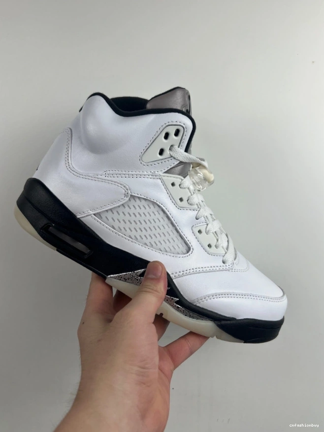 5 JORDAN AIR RETRO DD0587-110 'WHITE BLACK' 1207